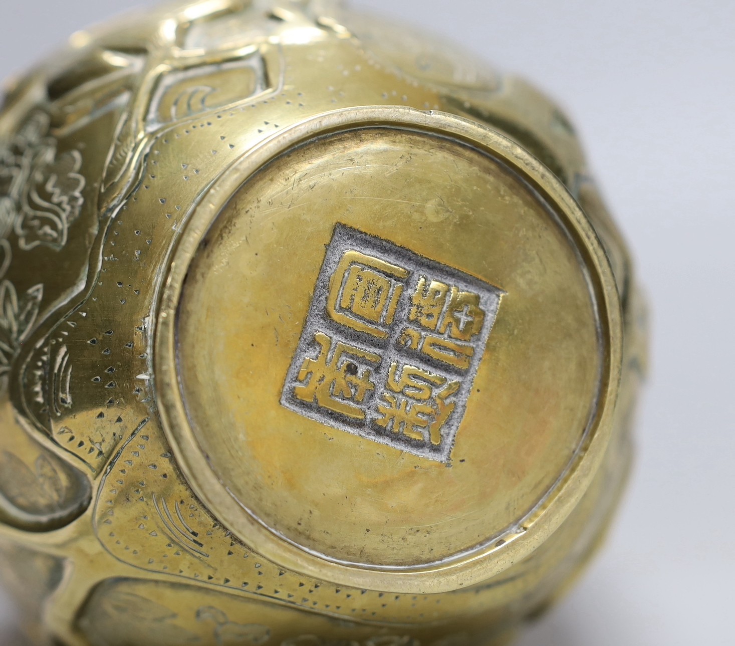 A Chinese bronze’dragon’ vase